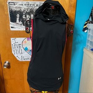 Under armour womens pull over running hoodie black & red size small